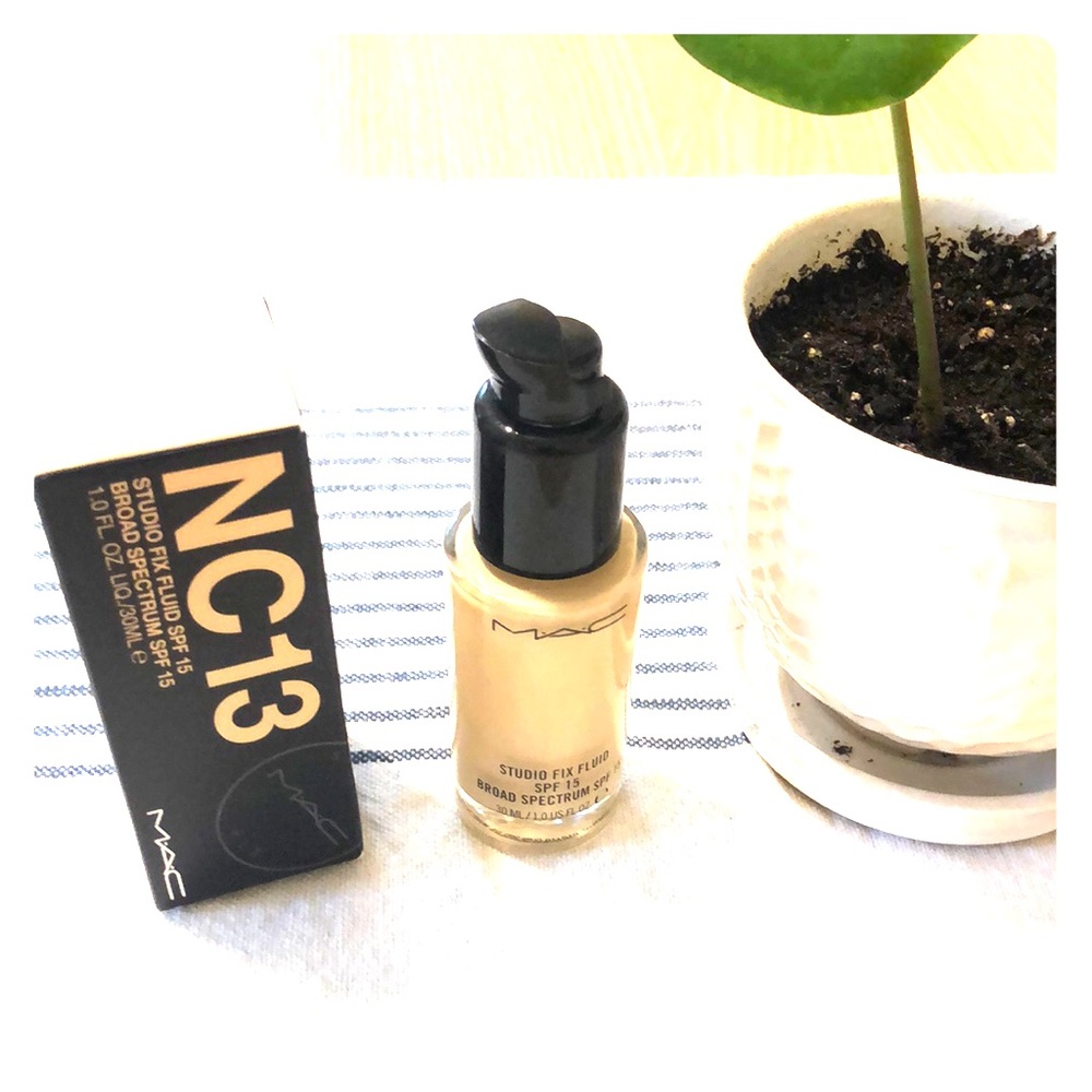 MAC Studio Fix Fluid Foundation in NC13 with pump